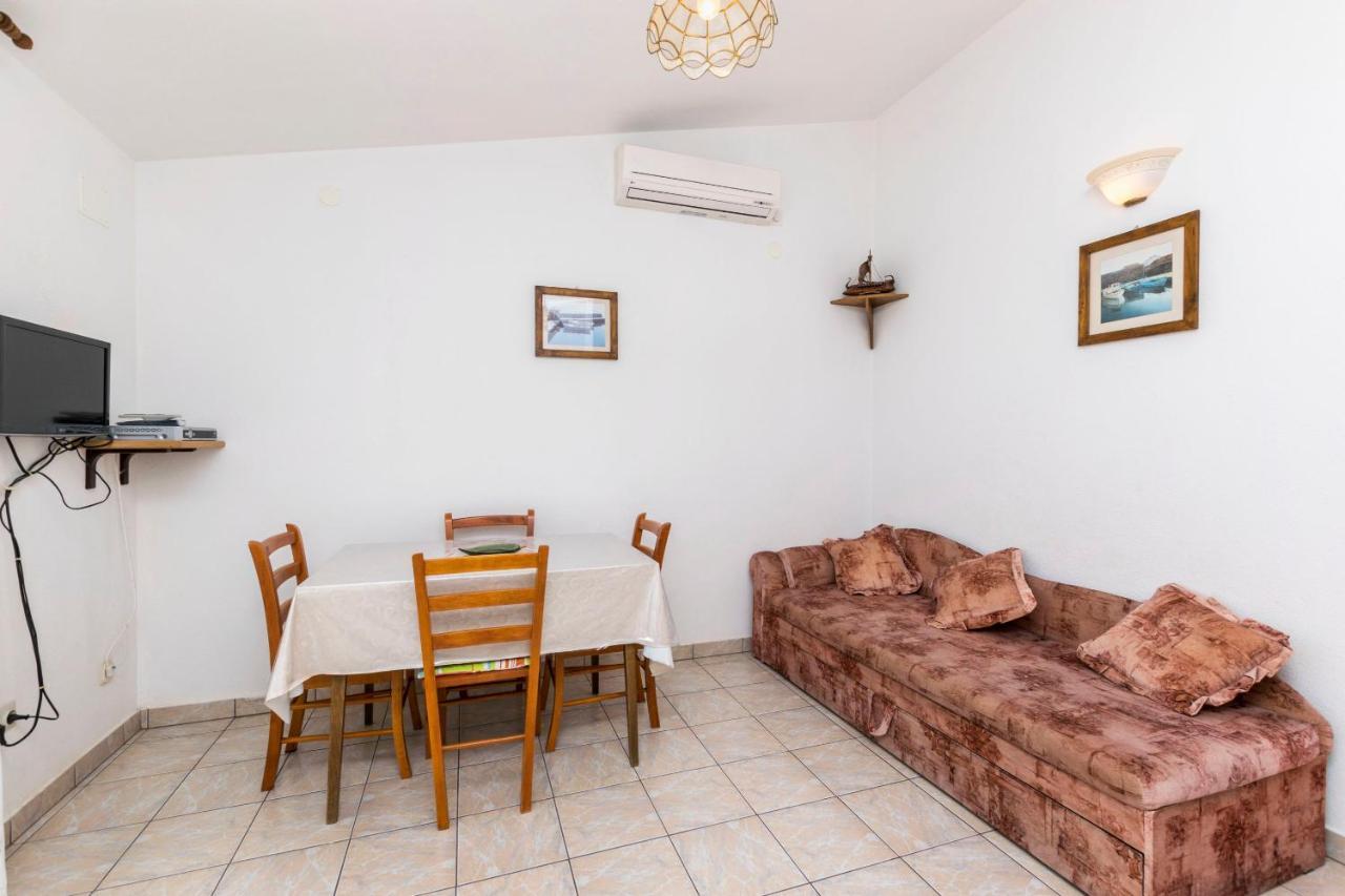 Apartments Neda โตรกีร์ ภายนอก รูปภาพ